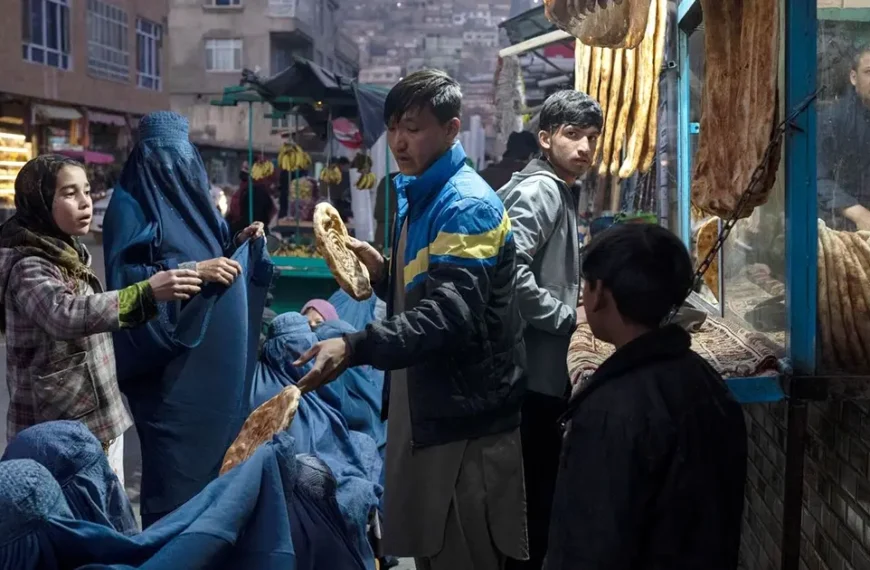 بی‌کاری در بازار، گرسنگی در خانه و صف‌های طولانی گرسنگان در نانوایی‌ها